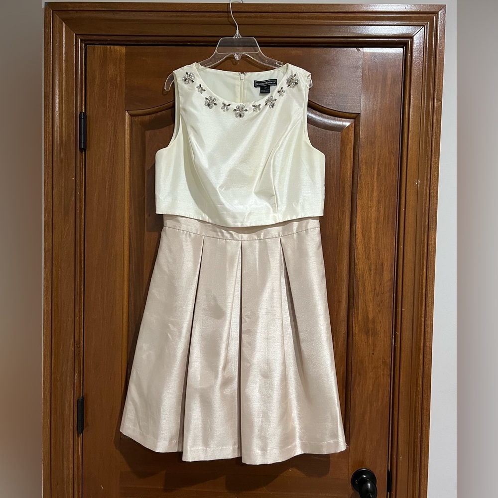 Jessica Howard knee length semi-formal dress.